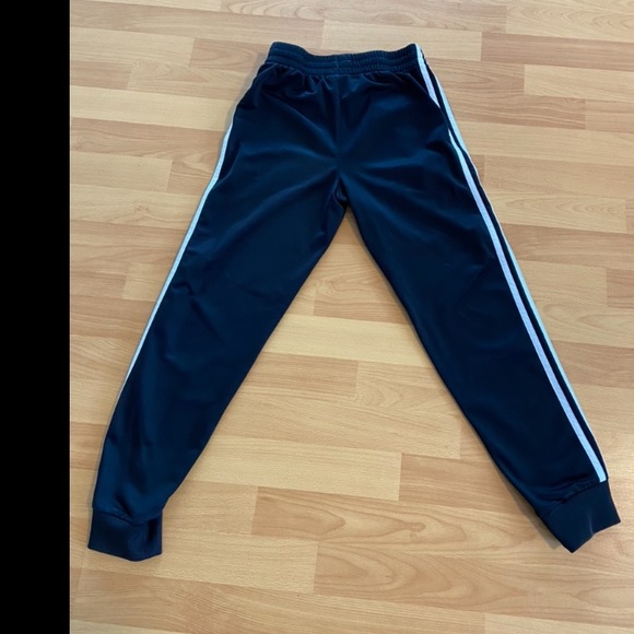 Boys black Adidas pants size 10/12 - Picture 3 of 4